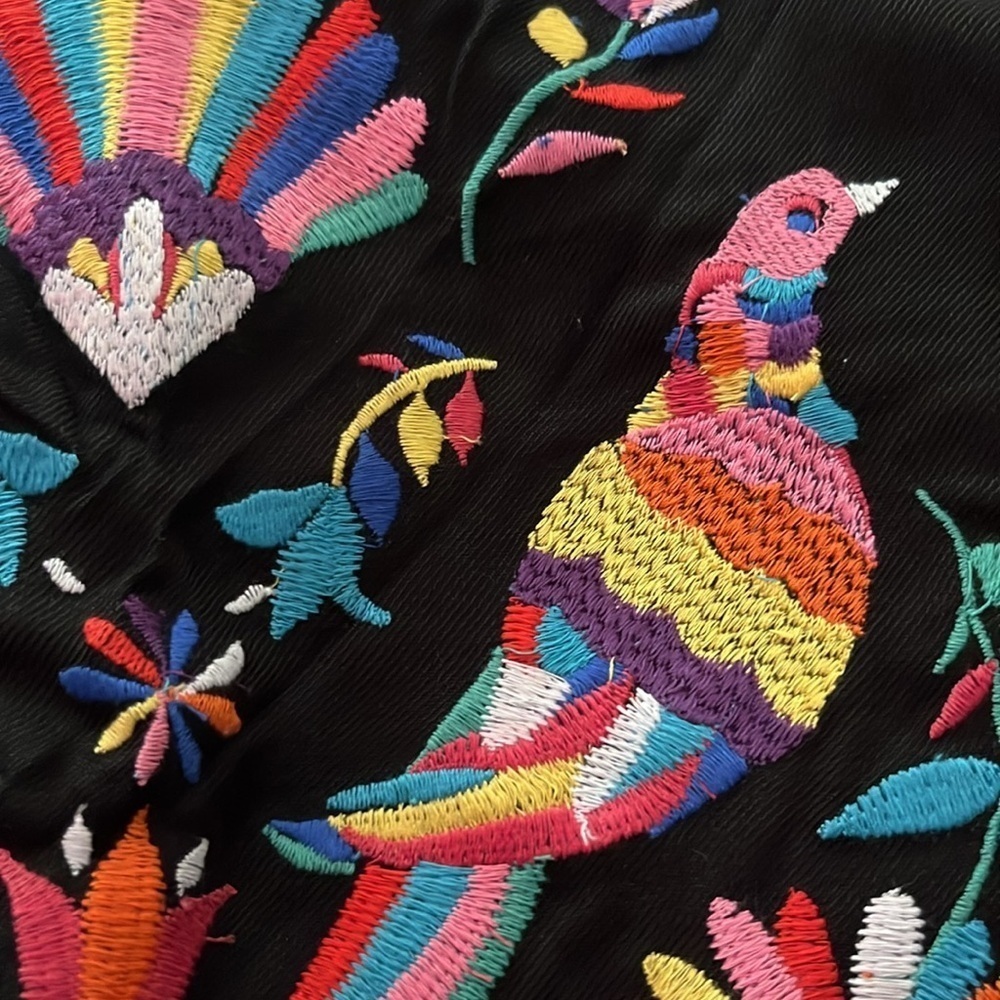 Judith March black sleeveless top with multi colored embroidery size L - Picture 3 of 6